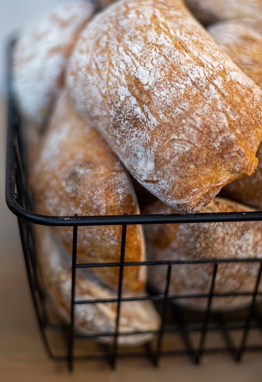 Křupavý zázrak z pekařství - bochníky chleba Chleba a sůl.